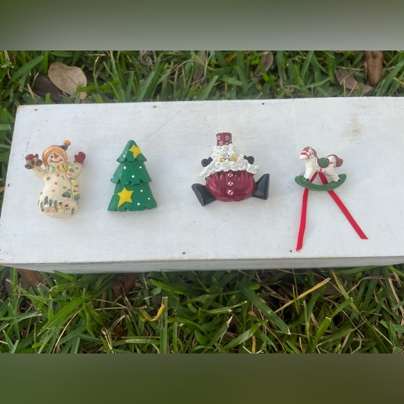 4 Vintage Christmas Brooches - Picture 1 of 6